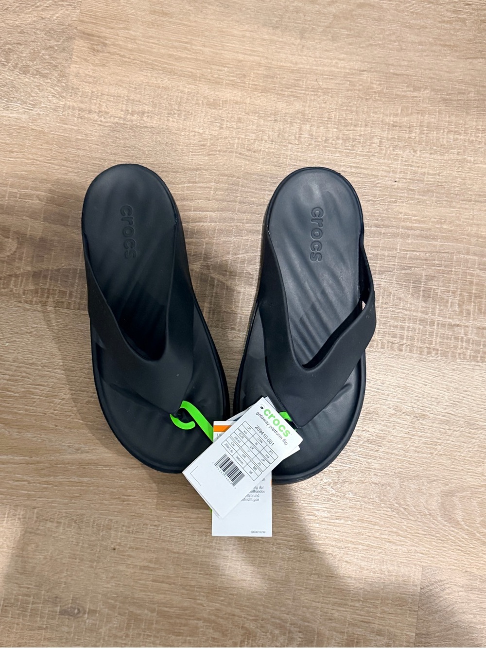 CROCS women’s Black Platform Flip Flops with Green Hanger